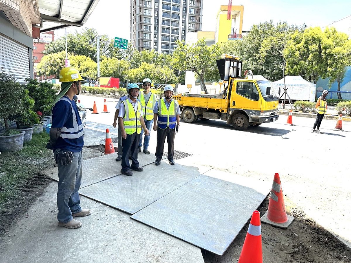 總經理視察新竹市和平路20巷鄰近建築工地路基下陷緊急管線汰換工程執行情形