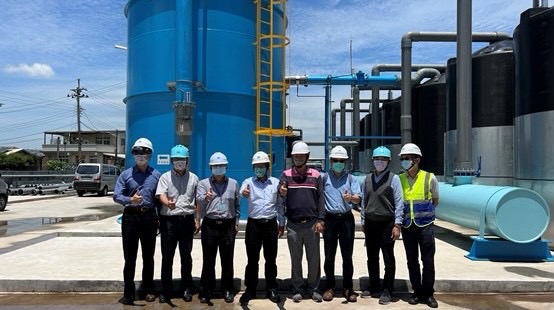 總經理與同仁合影