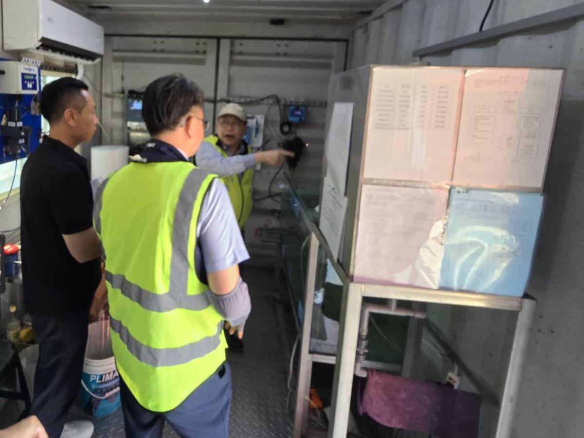 總經理視察嘉興淨水場水質檢測儀器使用情形