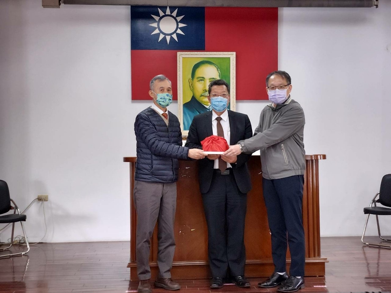 總經理監交-中區工程處新卸任處長印信交接