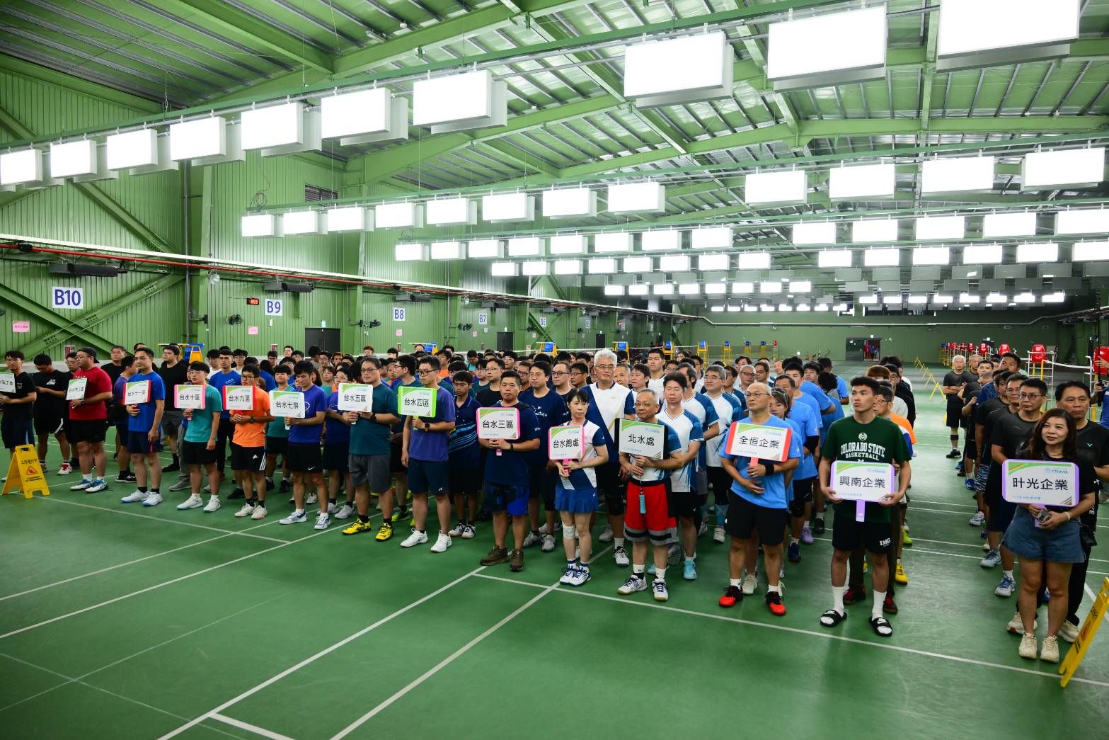 球員集結參加開幕式