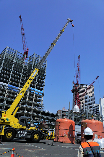 勤美之森基地濾砂吊卸作業