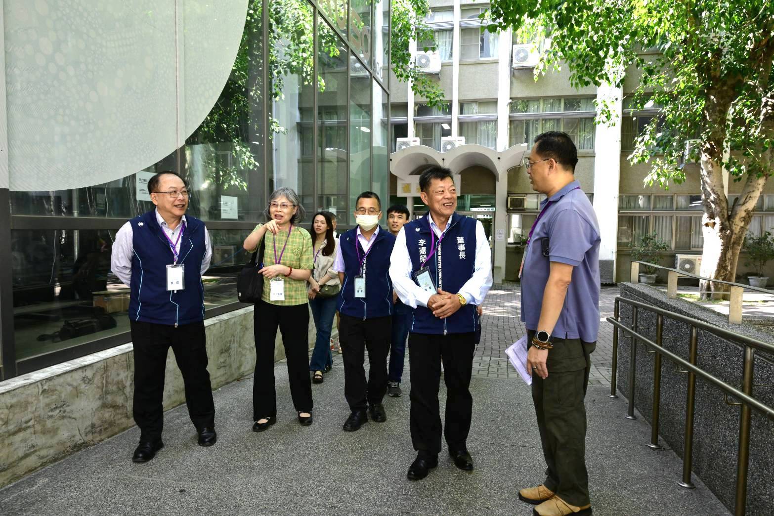 董事長及總經理感謝試務工作人員辛勞