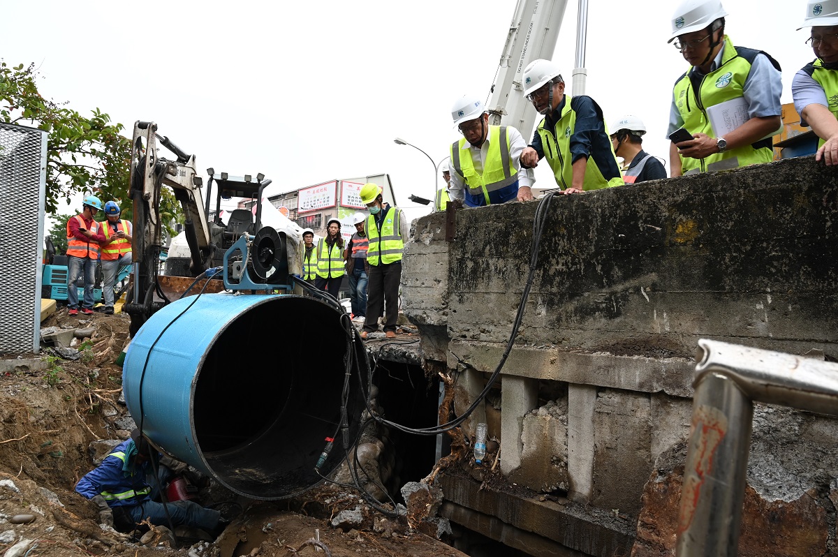 董事長及總經理視察金谷橋1000mm送水管施工現場
