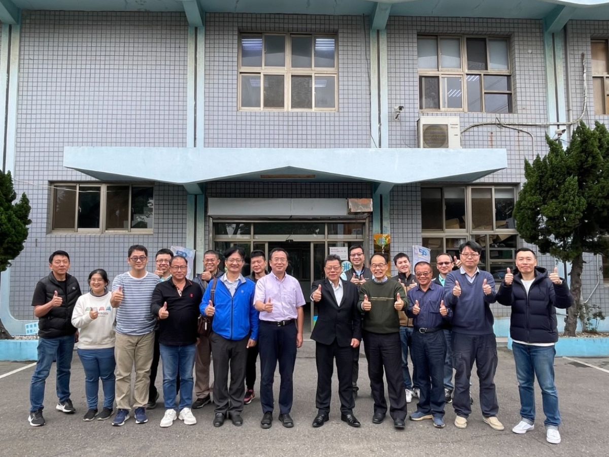 董事長與十一區及彰化給水廠同仁合影