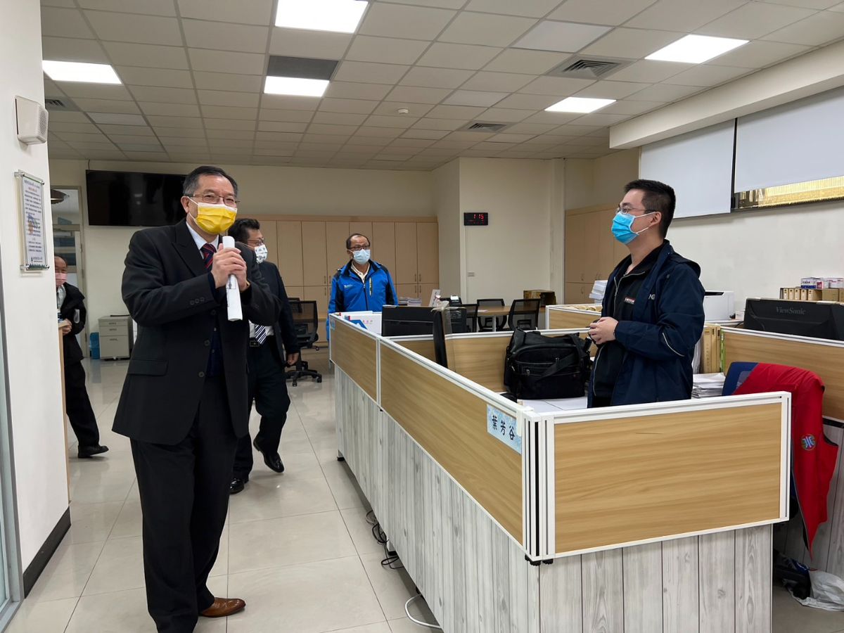 胡董事長向同仁拜年