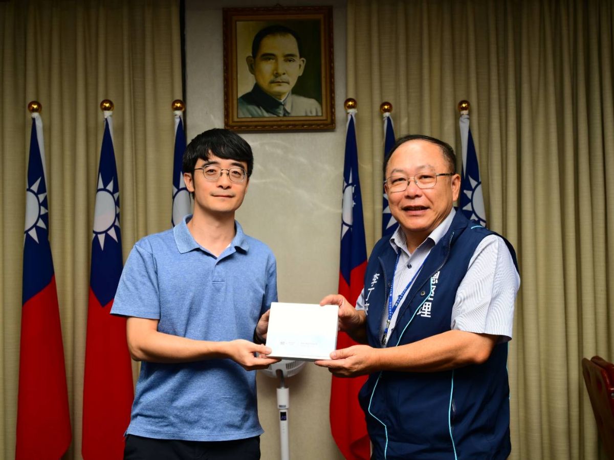 總經理致贈紀念品