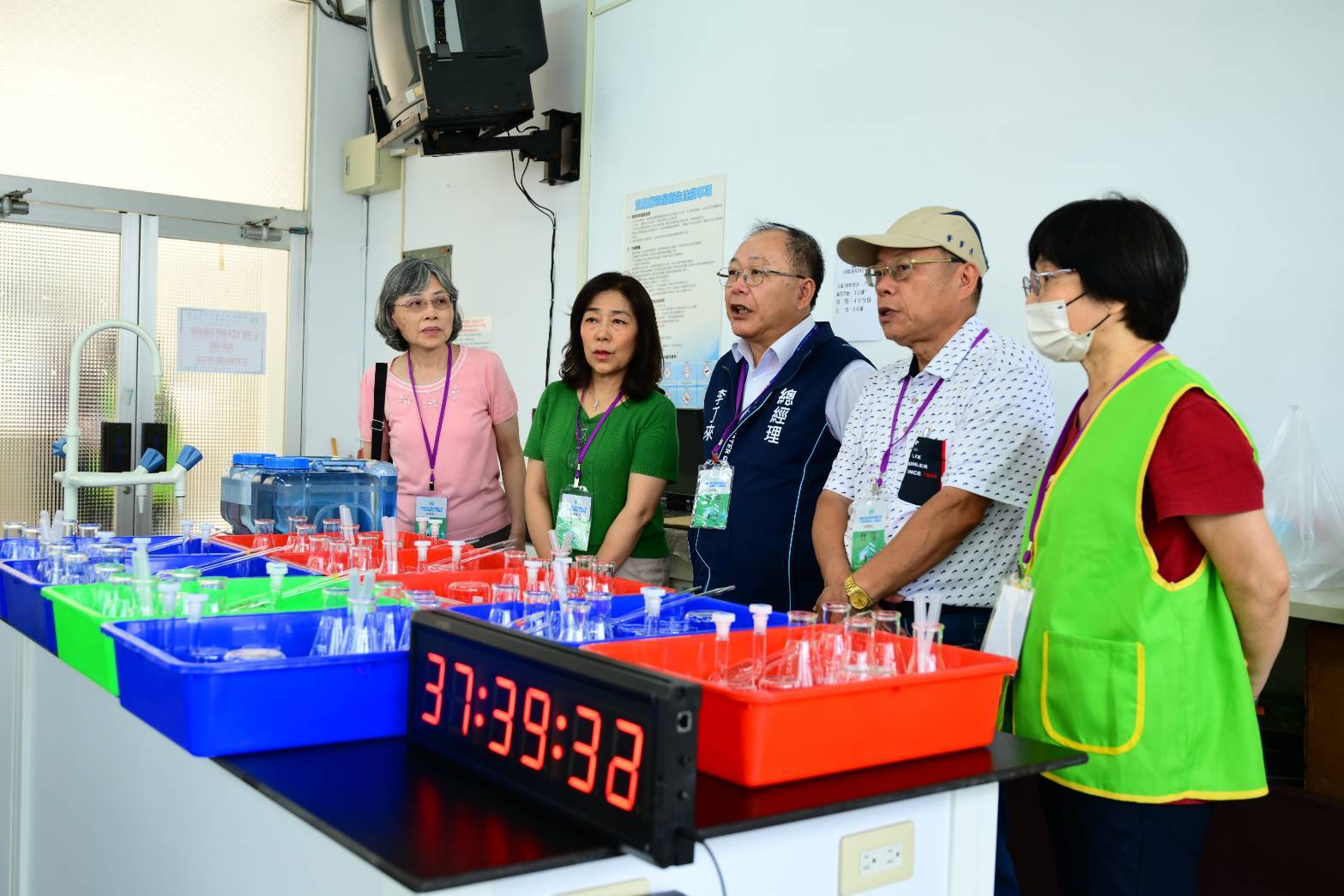 董事長及總經理視察化驗類術科測驗整備情形