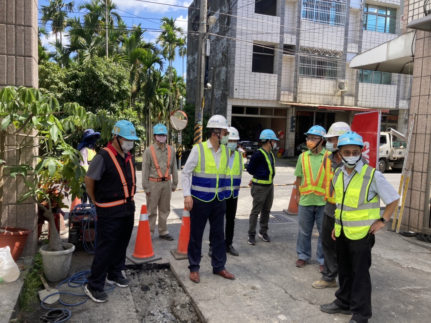 董事長視察內埔鄉建興村延管工程施工