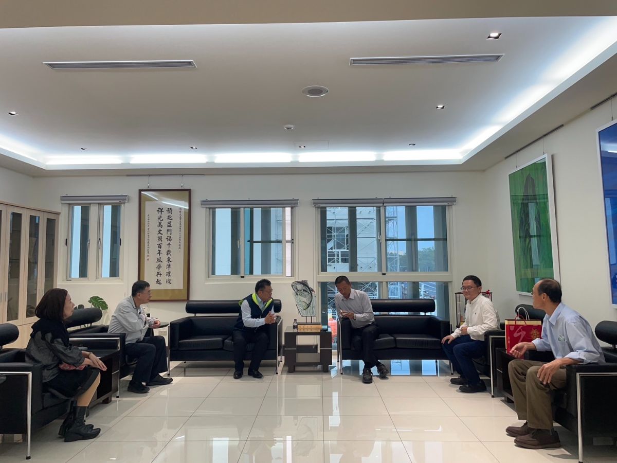 董事長拜會東港鎮黃鎮長討論供水事宜