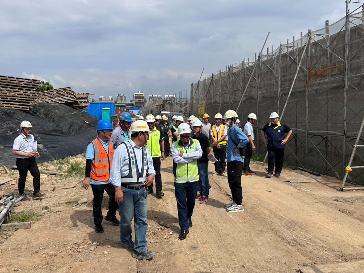 董事長視察「八德加壓站土建工程」施工情形