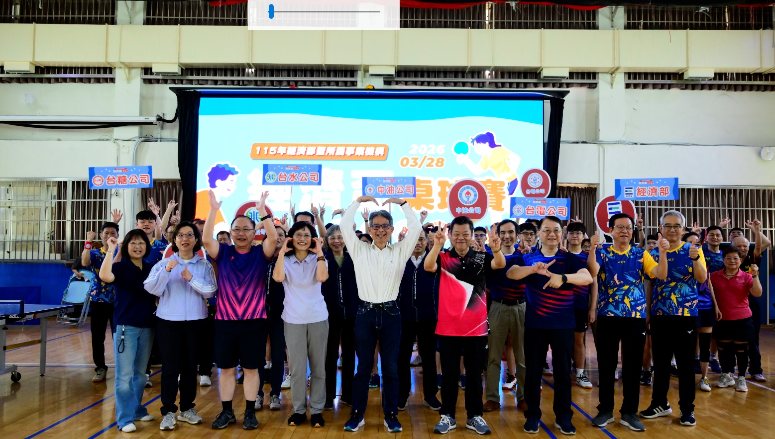 出席長官與球員合影