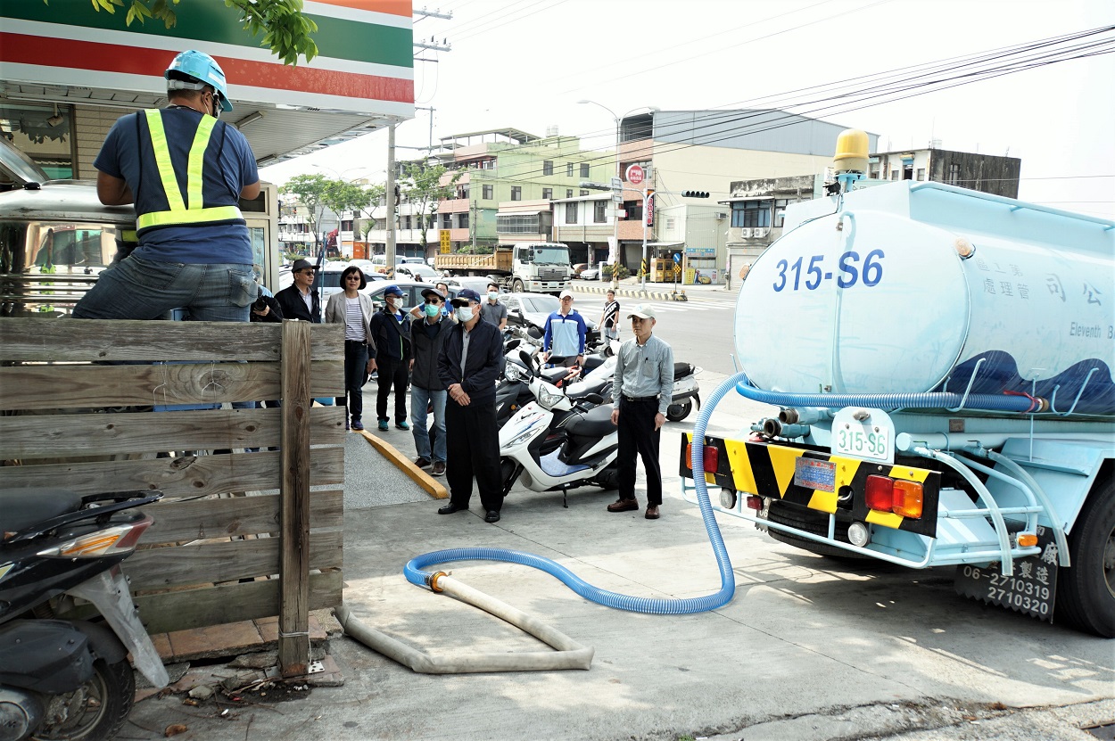 彰化所送水車加水作業