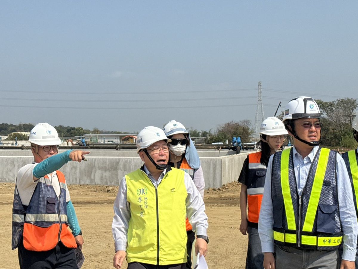 總經理聽取施工單位報告