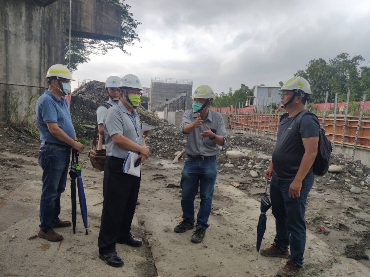 總經理聽取北區工程處凃處長報告施工進度