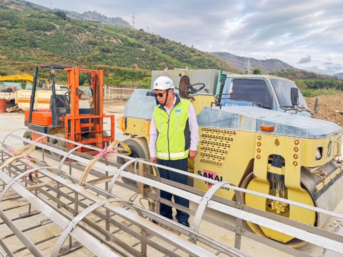 董事長視導配水池各項設備施工情形