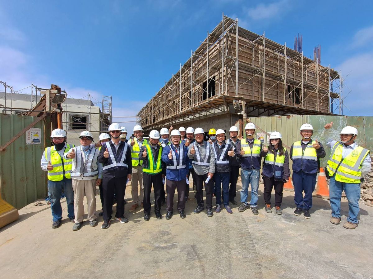總經理與工程人員合影