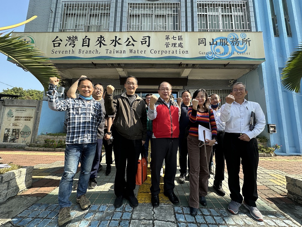 總經理與同仁合影