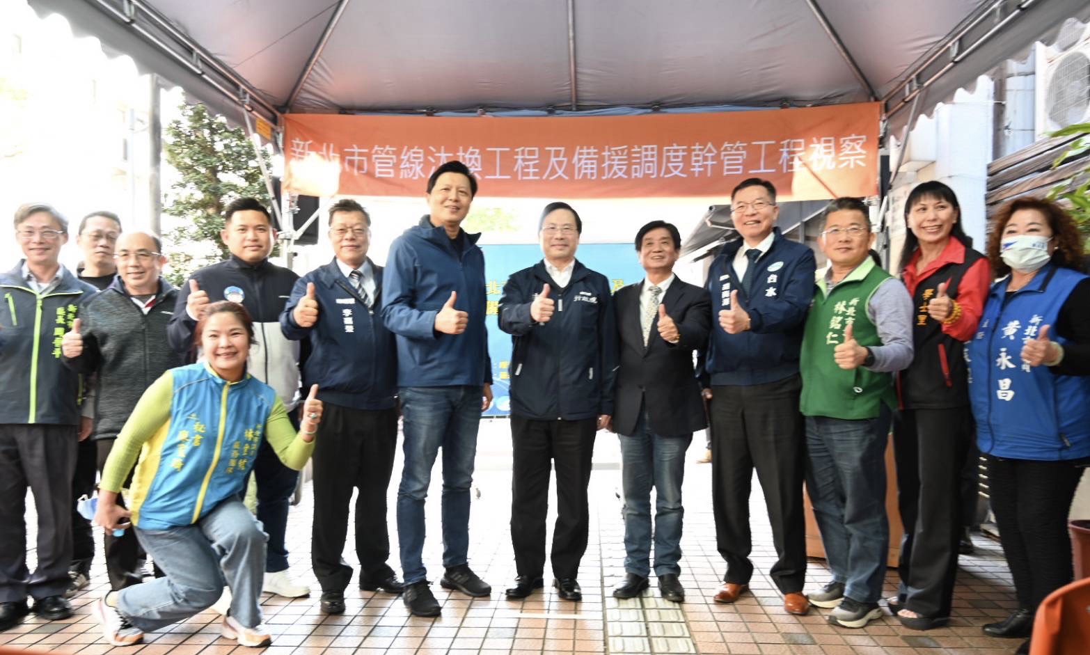  林次長、朱副市長、吳委員、董事長及總經理與與會人員合影