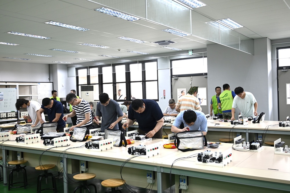 三相馬達啟動停止電路測試