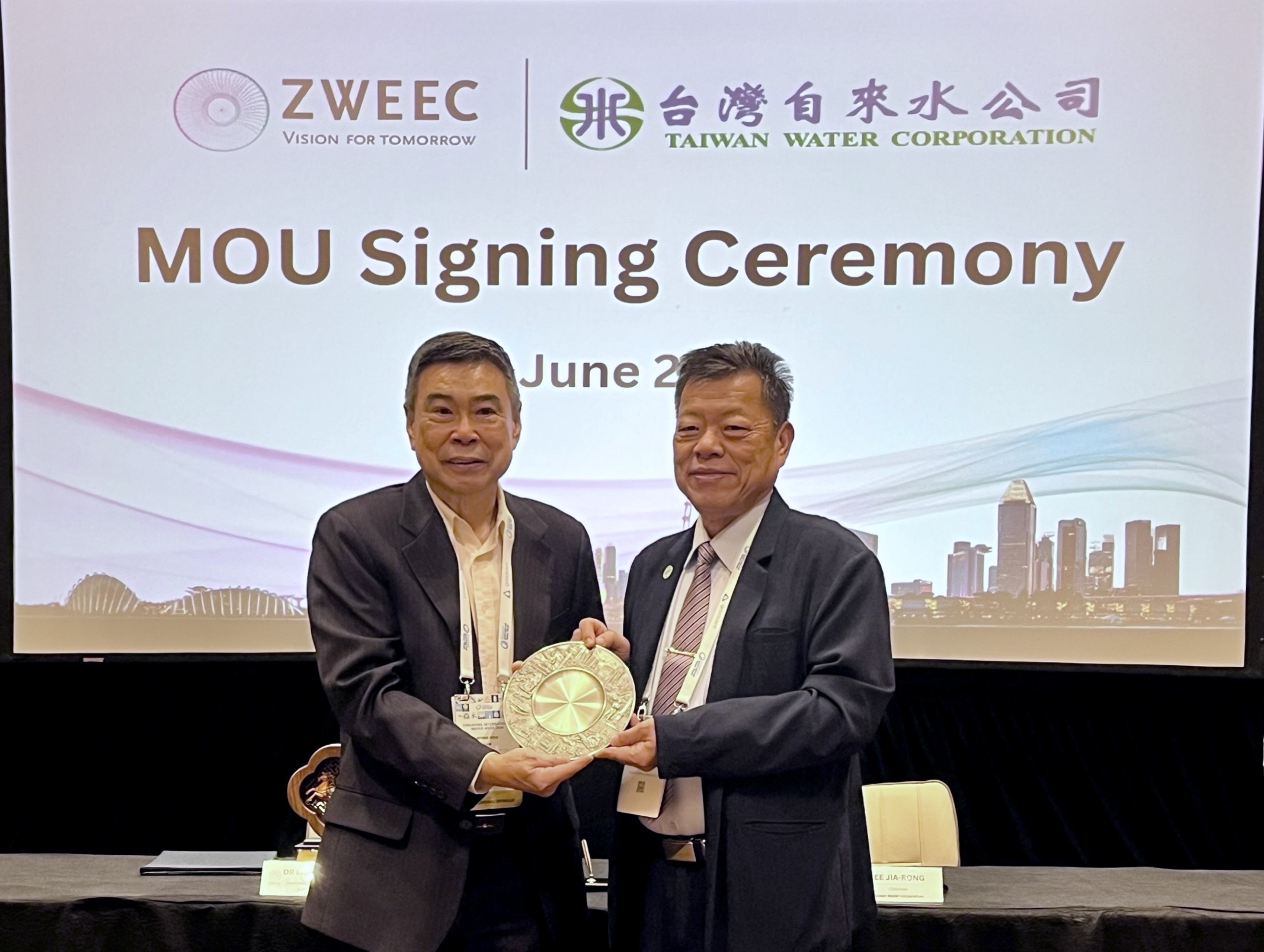新加坡睿克科技致贈本公司紀念品
