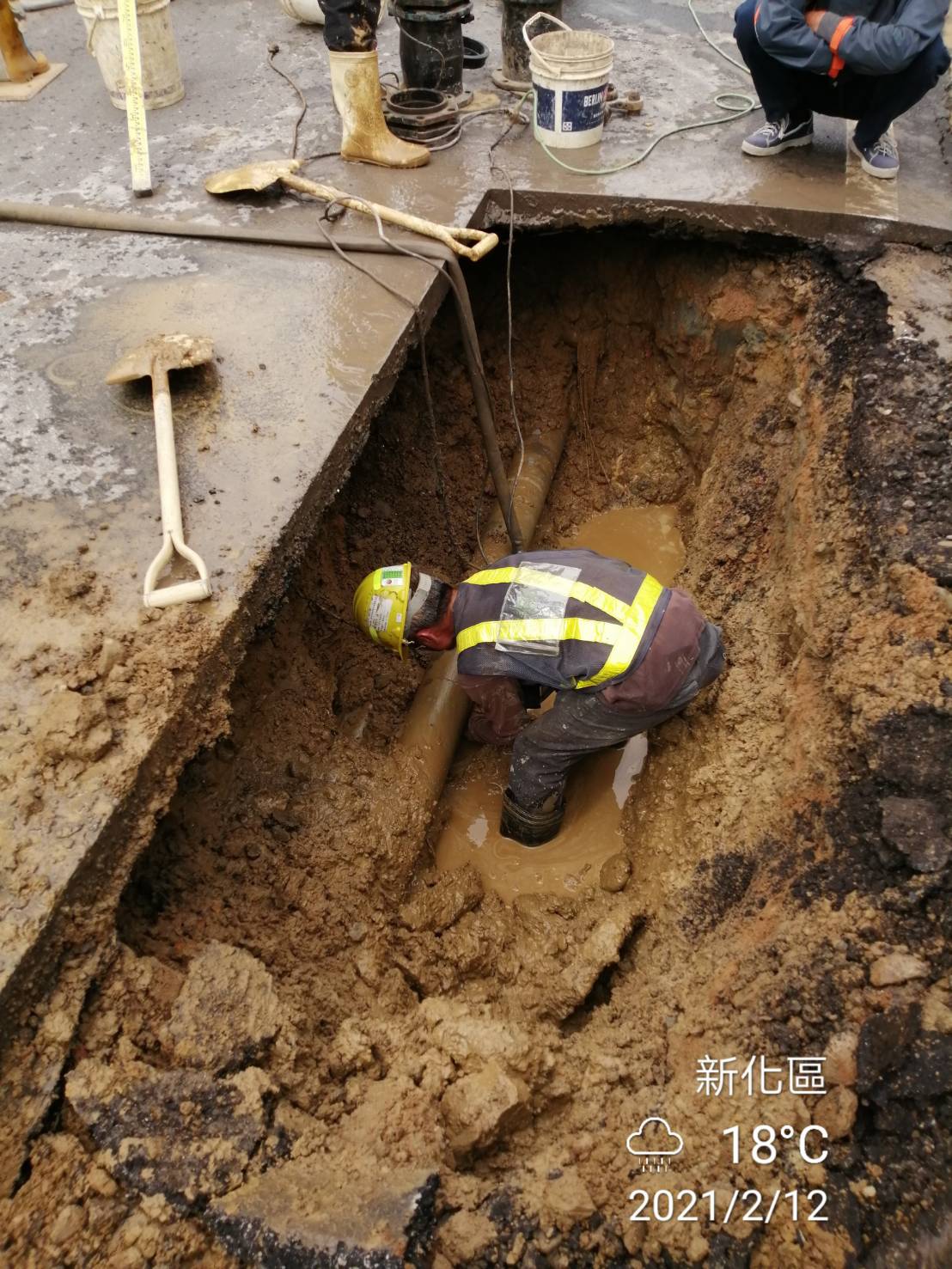大年初一新化區那拔里那拔林340號發生漏水搶修案件，處長至現場關心處理進度