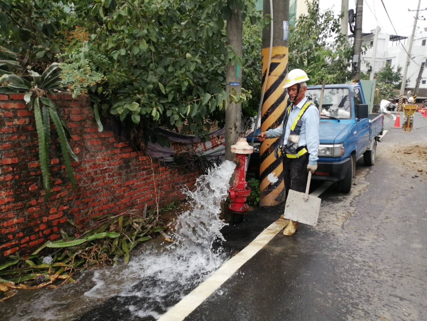 搶修完畢排水洗管作業