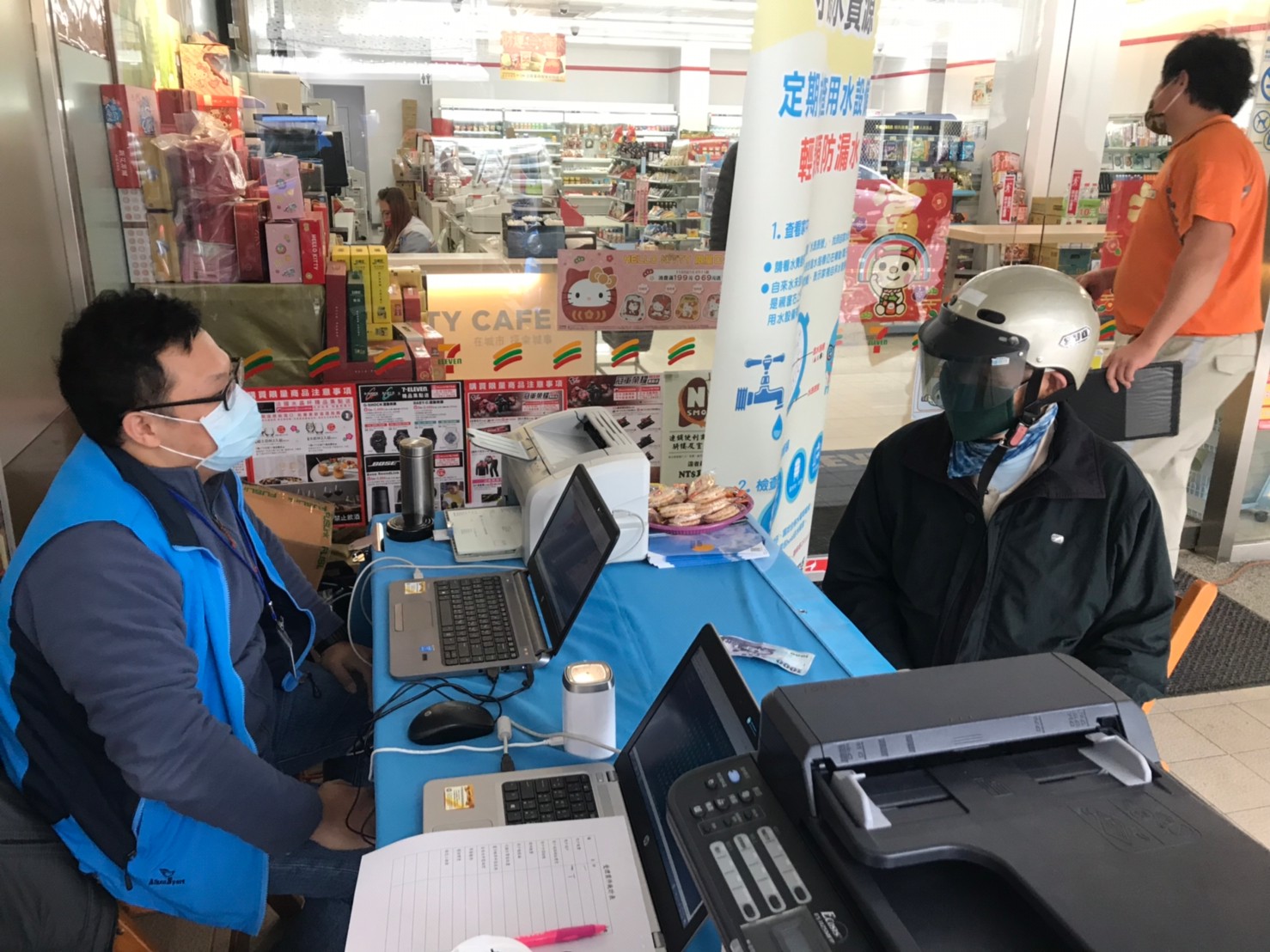 1091230武處長今日至東港營運所及甘棠門淨水場視查，除關心新園鄉等地區供水情形外，並慰問員工辛勞。