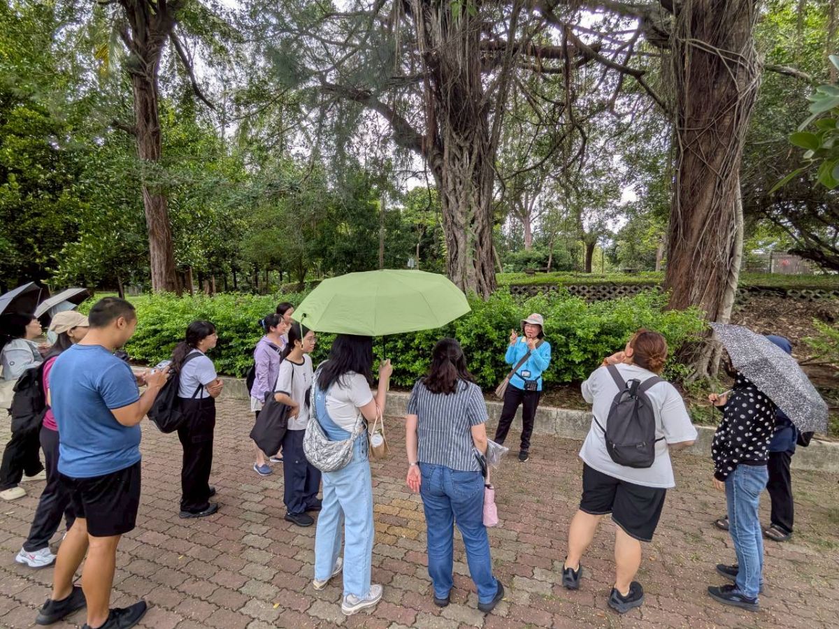 115.6.17-正修科大師培中心師生-環境解說3.jpg