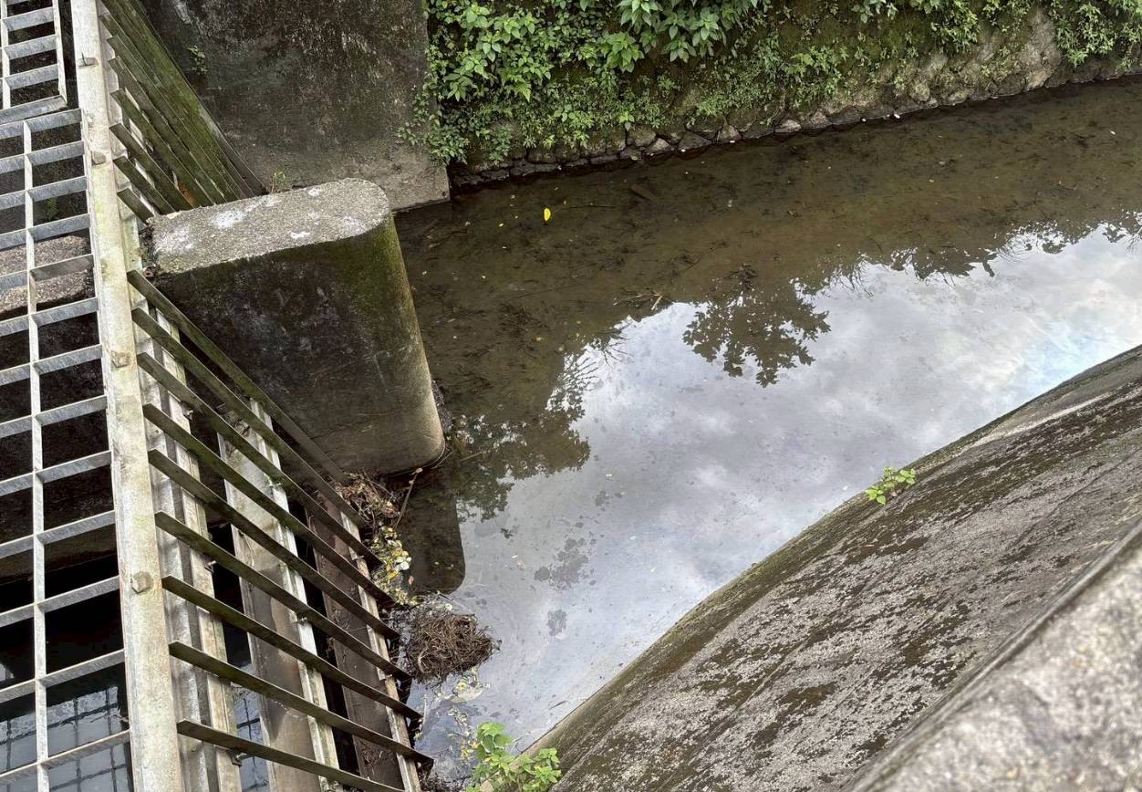 疑似污染點位進行清理作業台水公司基隆市政府今日進場施作，有助於確保本公司取水安全。