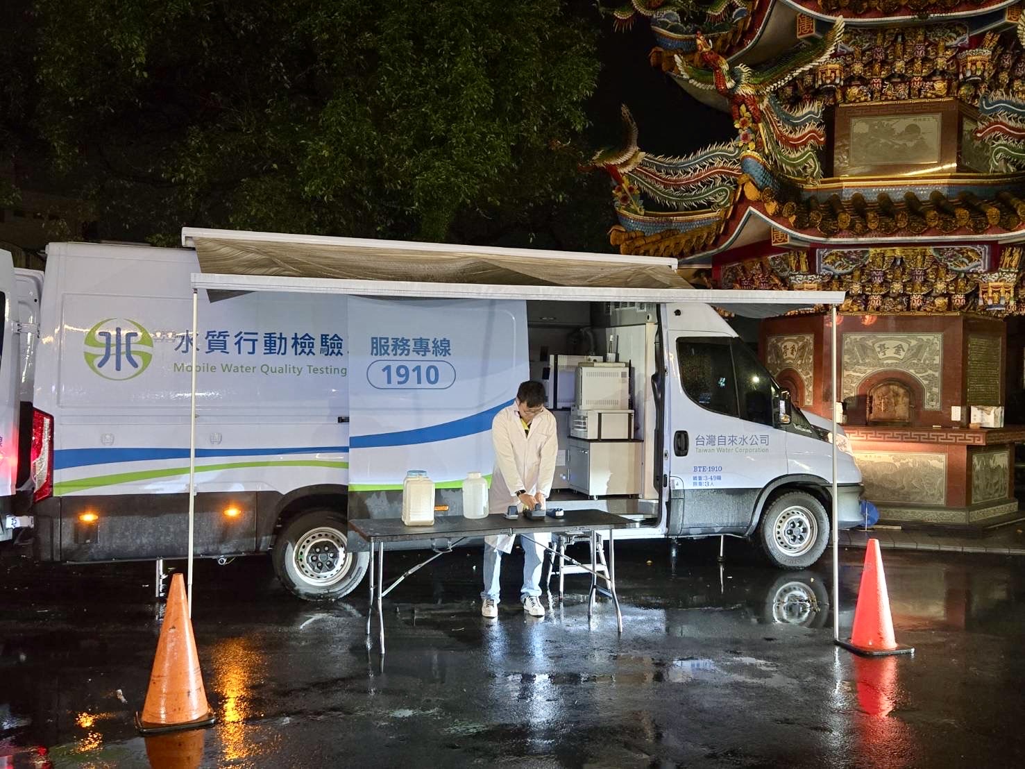 台水公司「水質行動檢驗車」進駐疑似汚染源現場