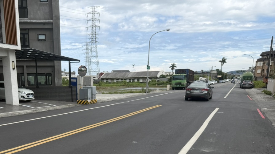 宜蘭縣冬山鄉永興路汰換管線工程瀝青混凝土路面鋪設完成.jpg