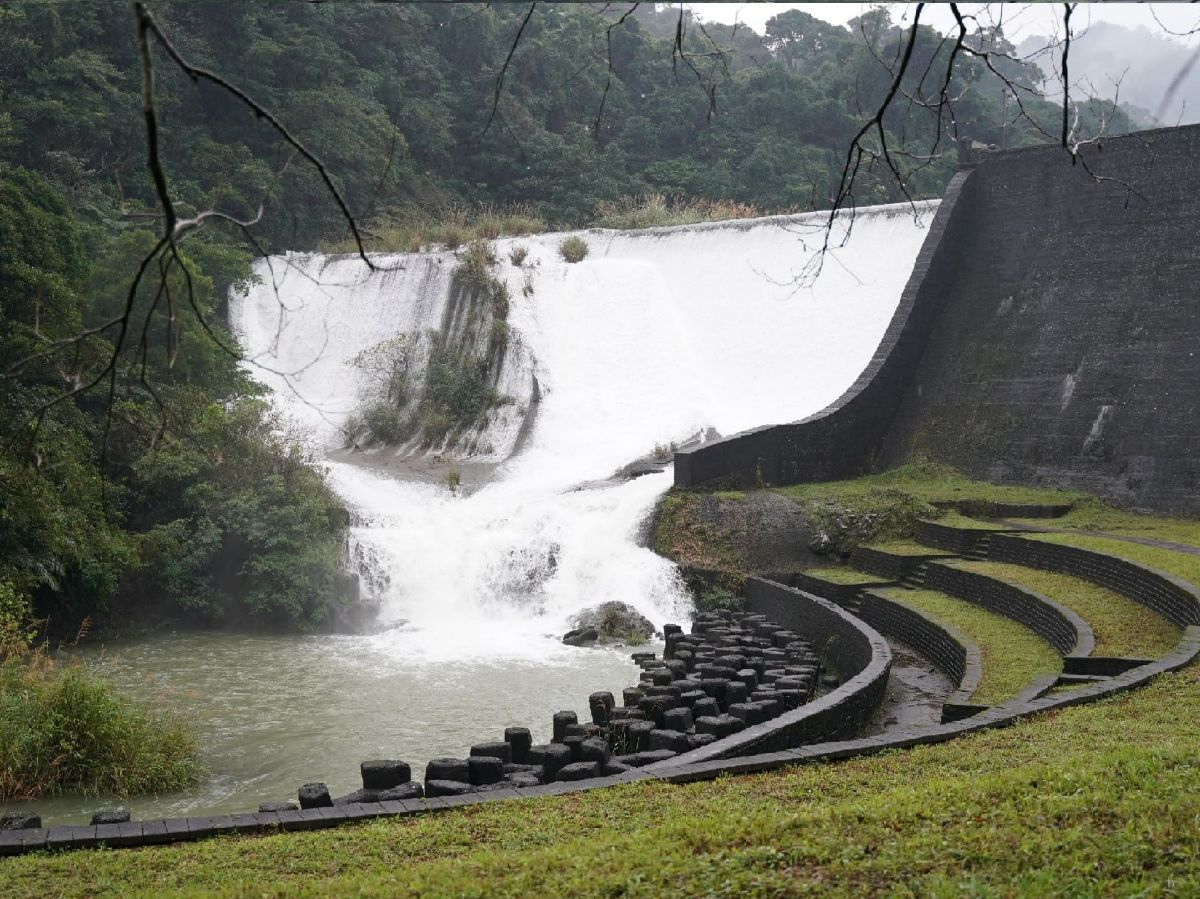 西勢水庫溢流量豐沛.jpg