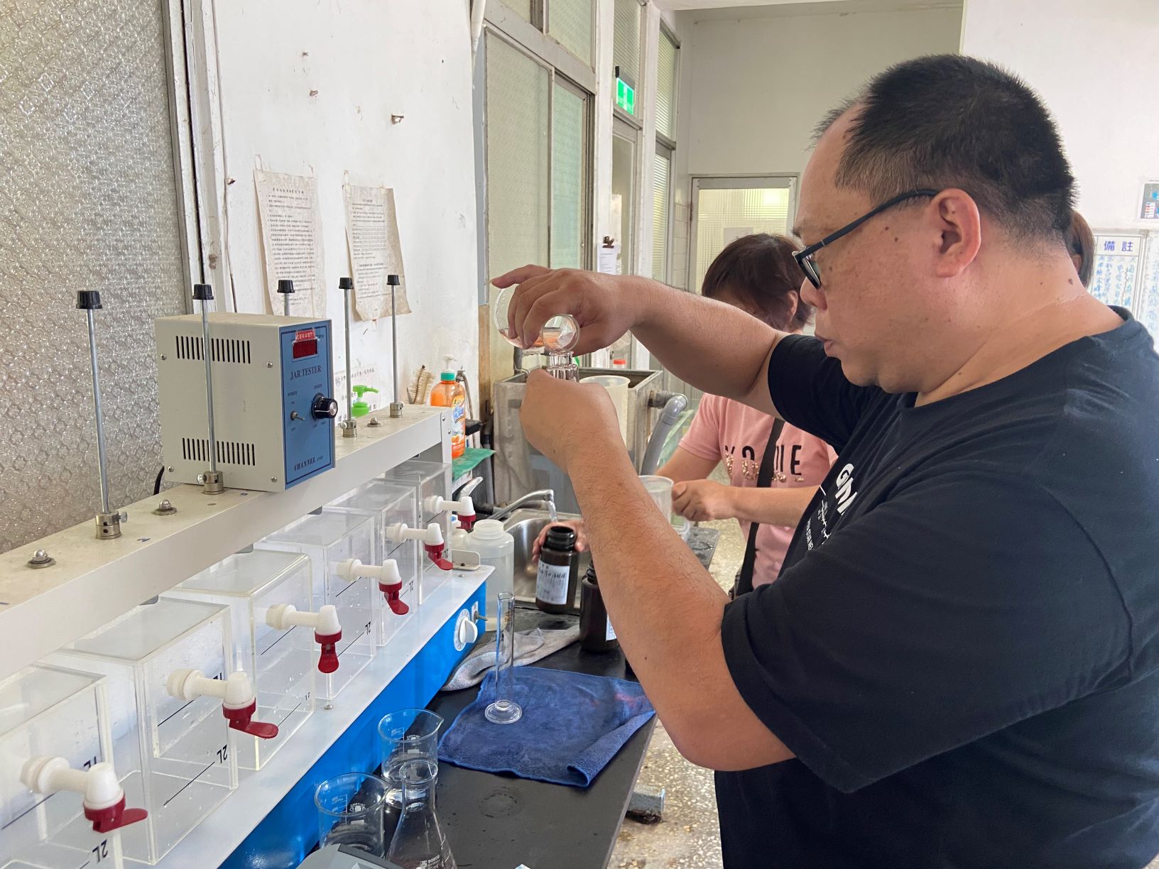 老梅淨水場水質檢測採樣作業