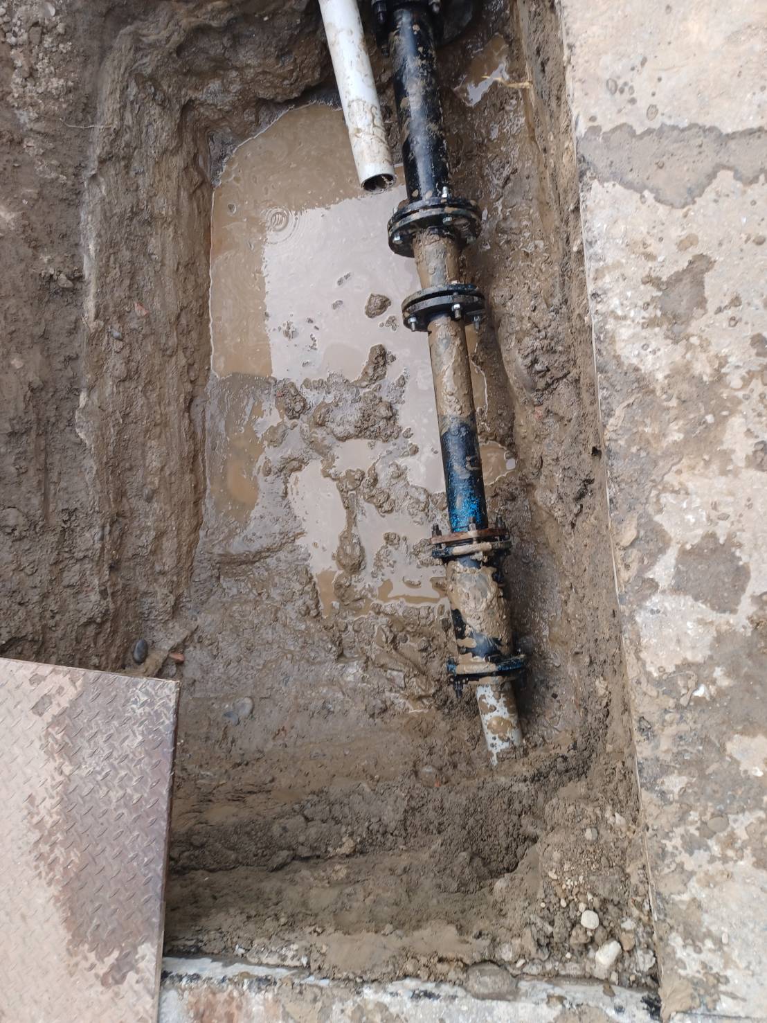 完成旗南一路及旗新街口200mm管線連結