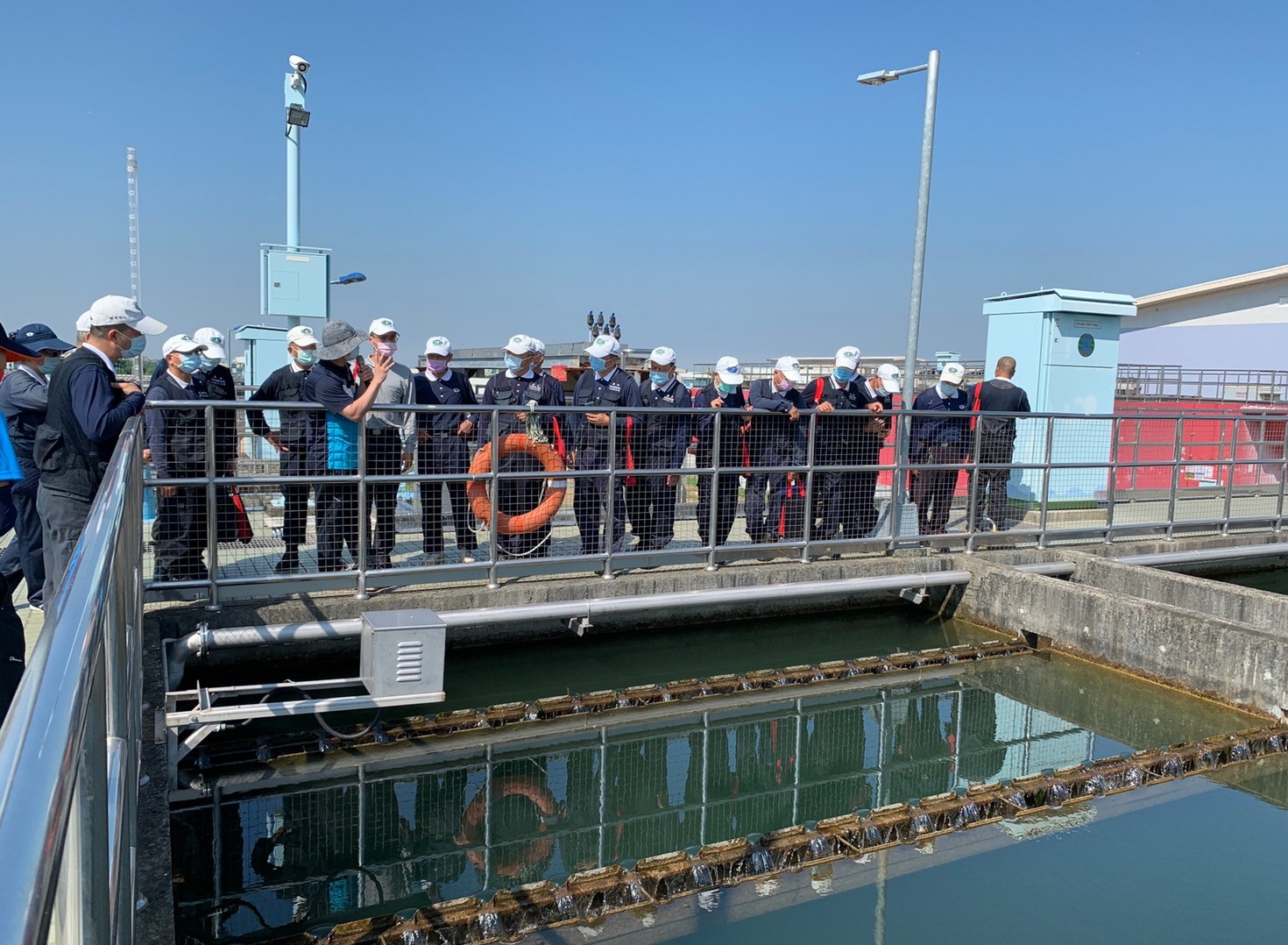 學員於湖山淨水場瞭解快濾作業.jpg