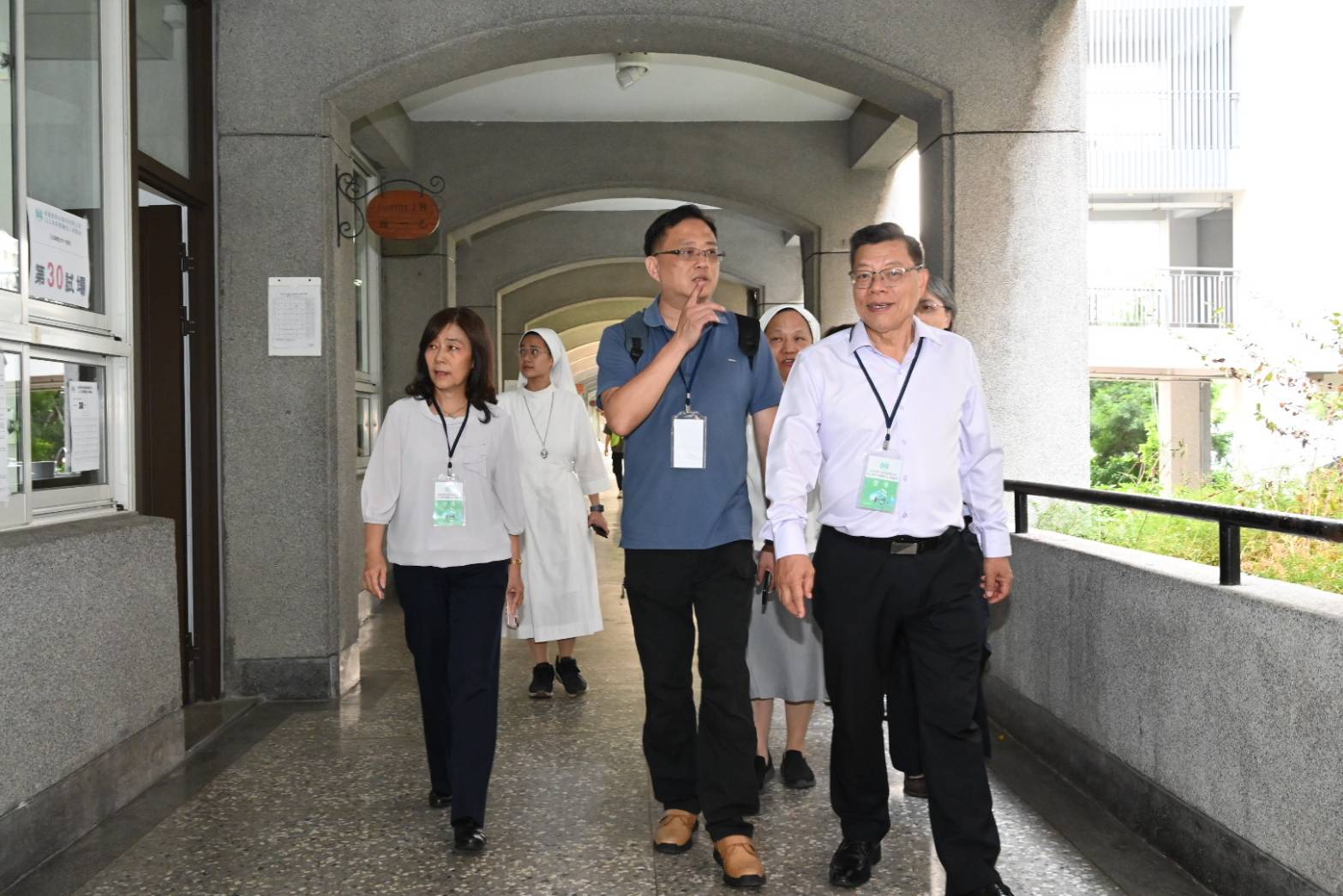 台水董事長李嘉榮與副總經理蕭淑貞至考場巡視02.jpg