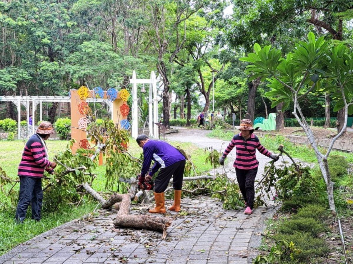 112.07.30-澄清湖環教志工杜蘇芮風災搶救幸福花園和生態池1.jpg