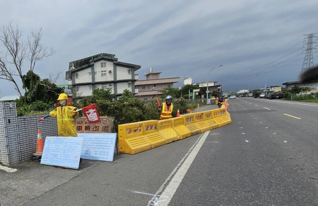 宜蘭縣冬山鄉永興路汰換管線工程現場交通維持.jpg