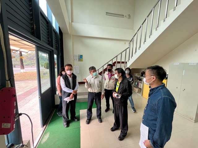 吳清泉副處長及陳進義秘書至鳳山高級淨水廠督導檢視廠商防疫相關作為.jpg