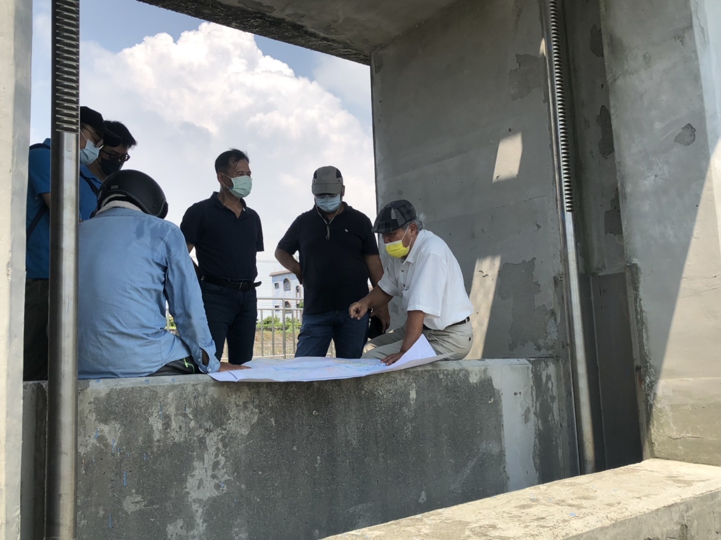 本處武經文處長於9月7日陪同屏東縣前縣長曹啟鴻老師至東港溪港西抽水站