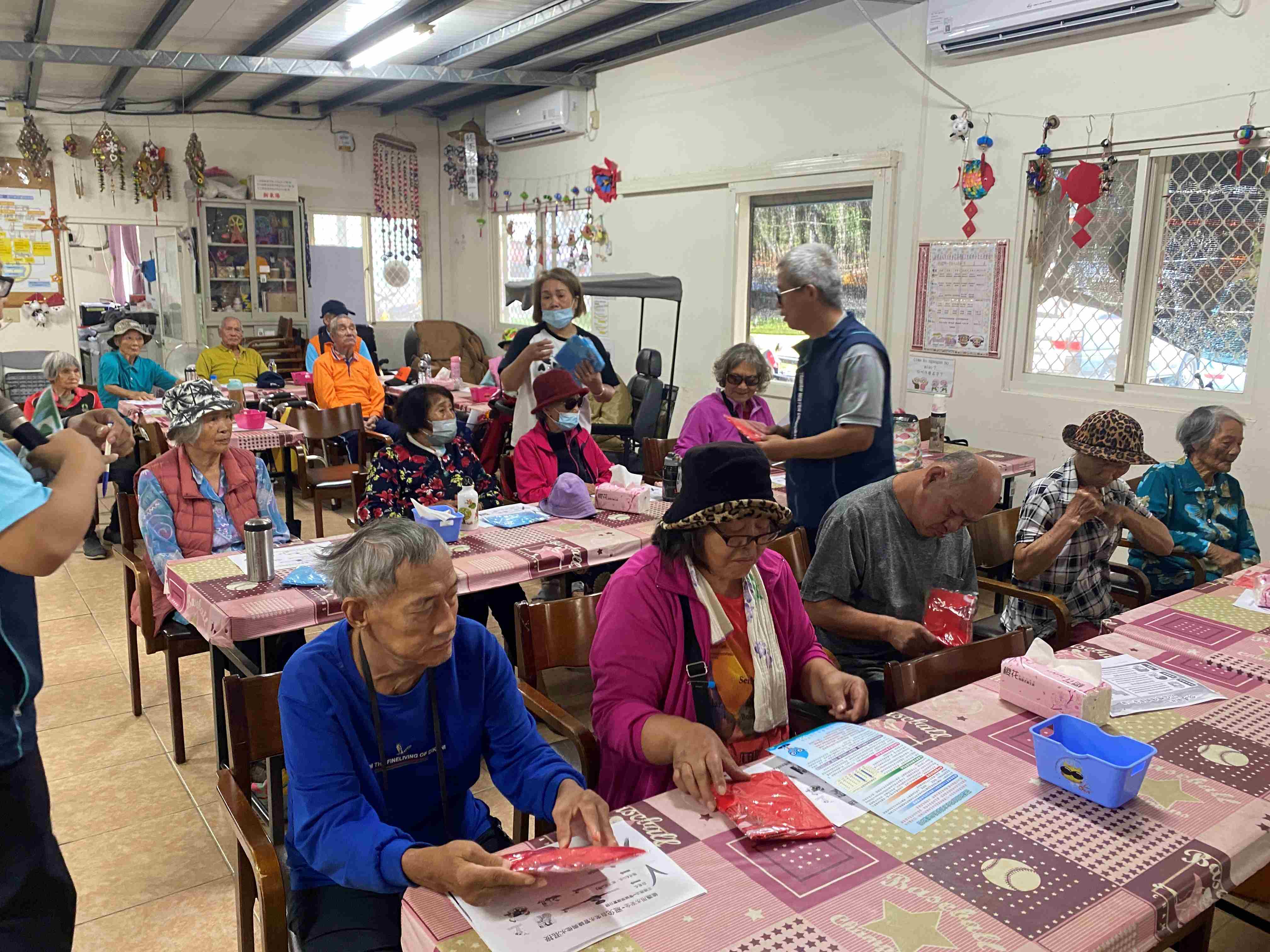 有獎問答與發送小禮品