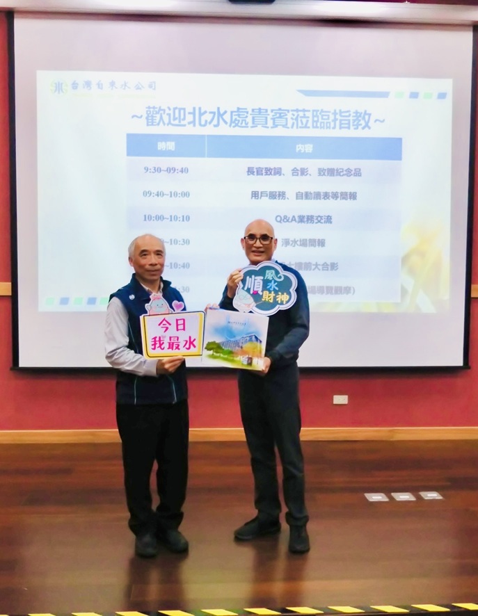 吳副處長文忠與貴賓合影.jpeg