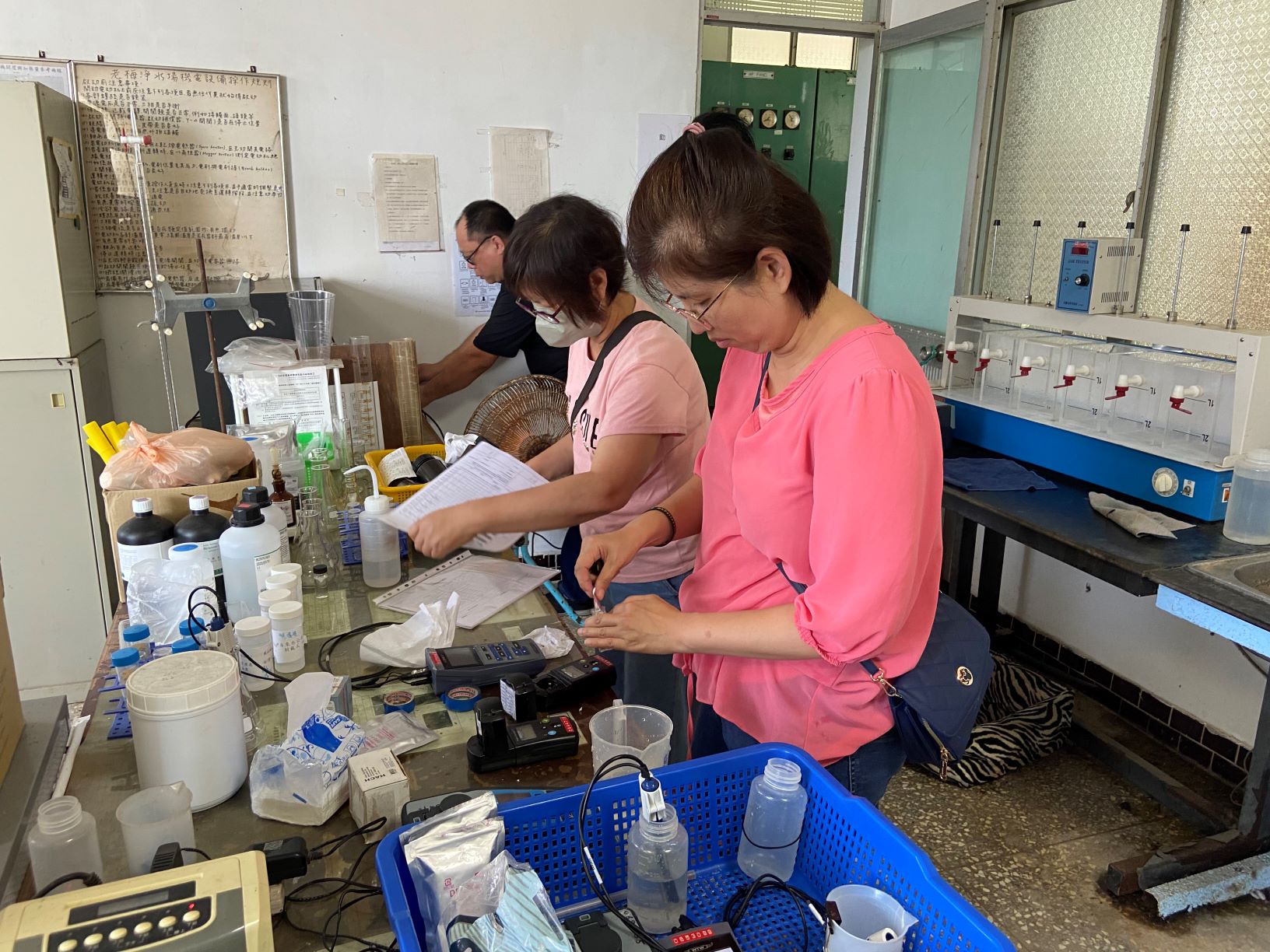 老梅淨水場水質檢測採樣作業