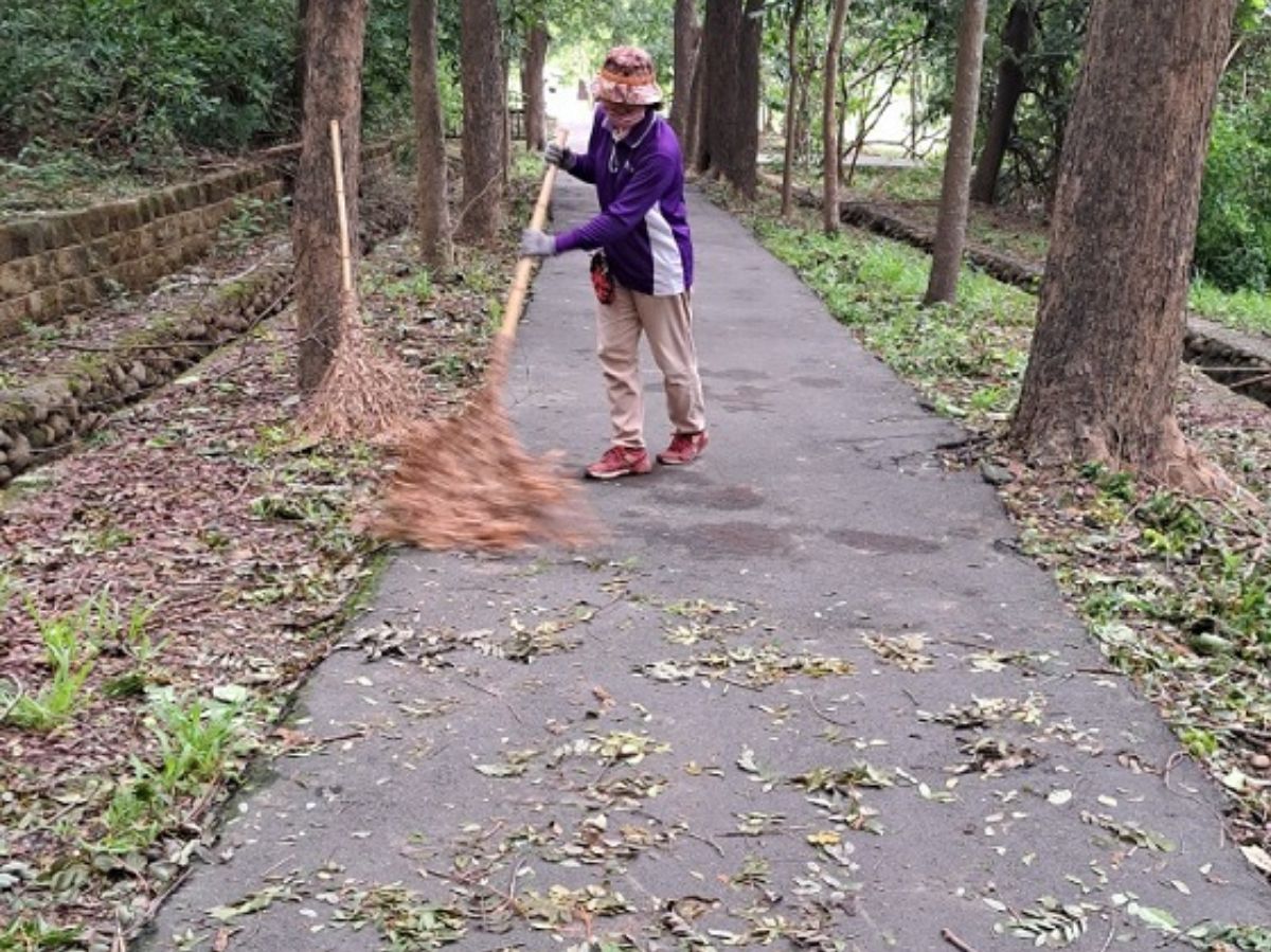 112.07.30-澄清湖環教志工杜蘇芮風災搶救幸福花園和生態池4.jpg