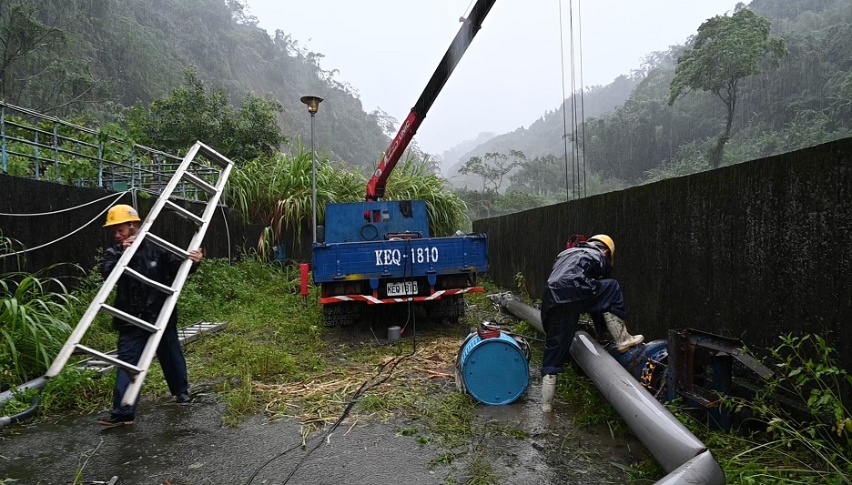 台水站在風雨最前線 戮力搶修恢復供水- 管線搶修