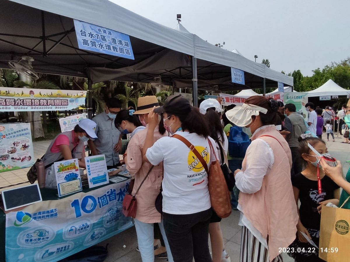112.04.22-高市環保局辦理422世界地球日設攤宣導in科工館2.jpg