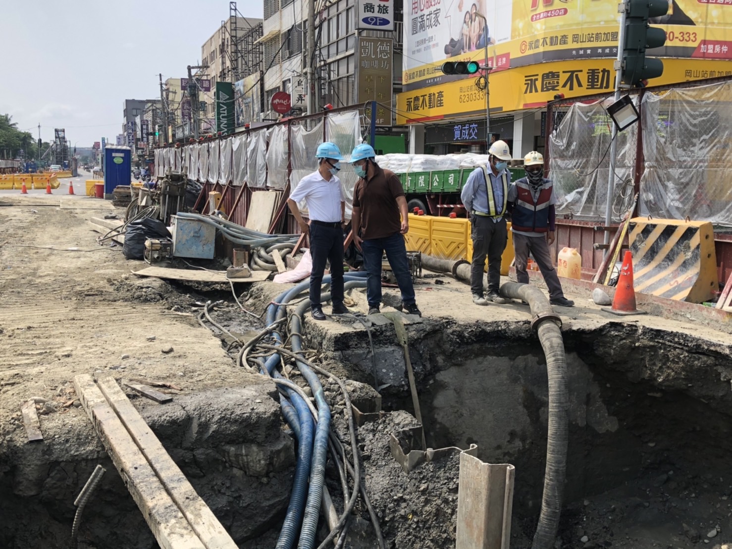 武處長視察工地