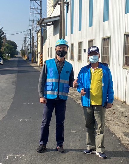 仁德區依仁一街自來水延管工程近期完工,不僅供水品質大幅提升,道路重新刨鋪,施工品質也獲得里長及里民肯定。