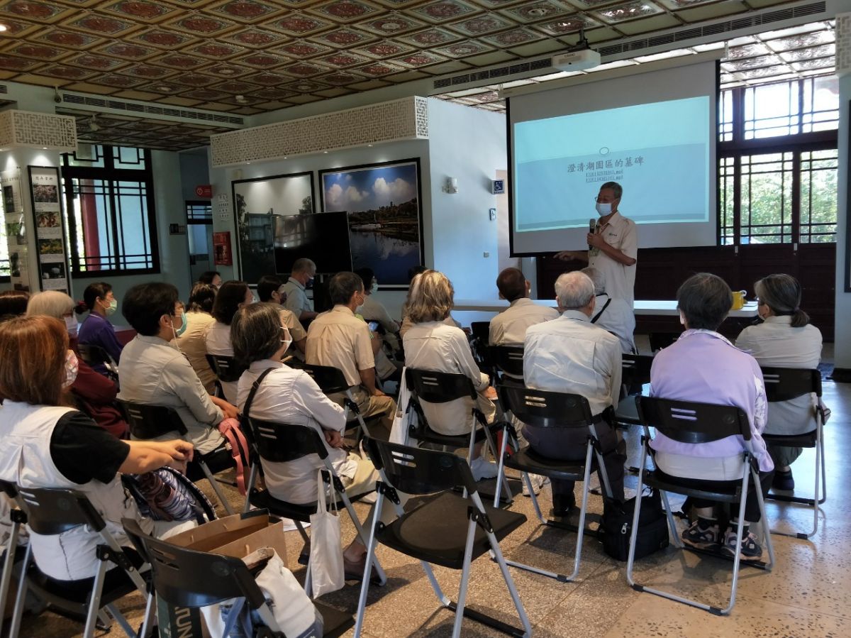 113.7.8-113年7月志工訓練成長班-在水一方澄清湖石碑初探-仁杰大哥1.jpg